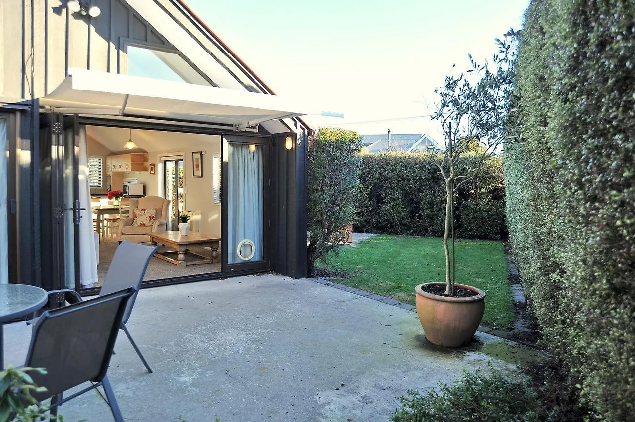 Gordon Villa 1 - Christchurch Holiday Homes