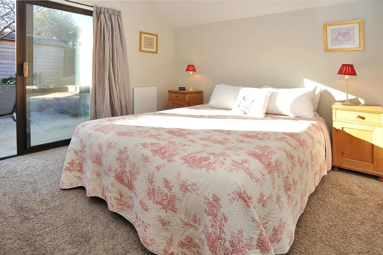 Gordon Villa 1 - Christchurch Holiday Homes