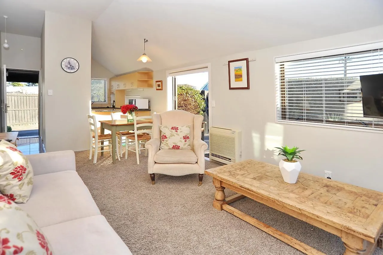 Gordon Villa 1 - Christchurch Holiday Homes New Zealand