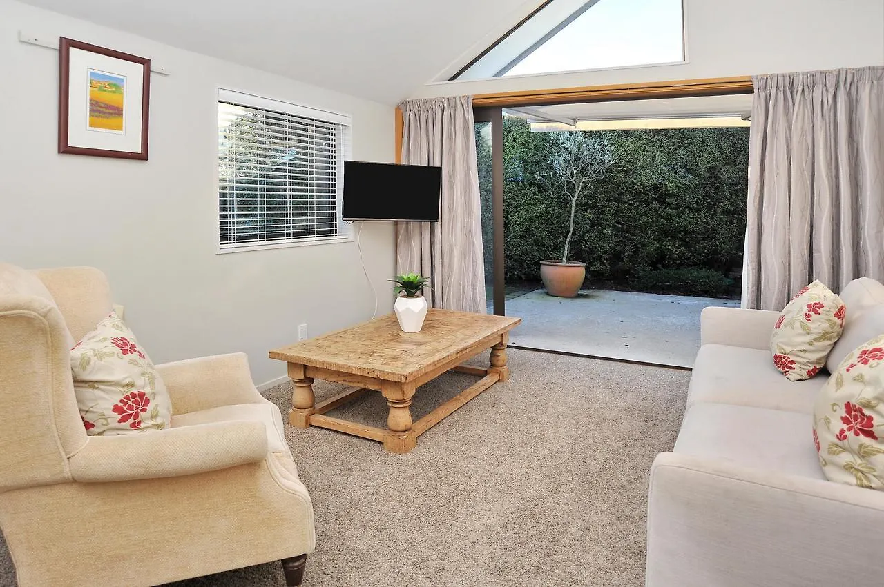 Gordon Villa 1 - Christchurch Holiday Homes
