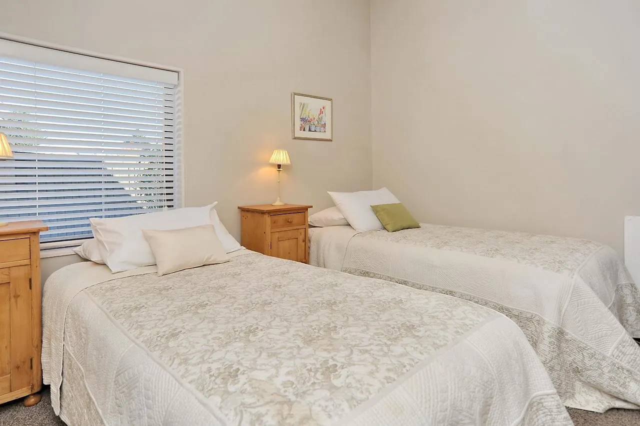 Gordon Villa 1 - Christchurch Holiday Homes